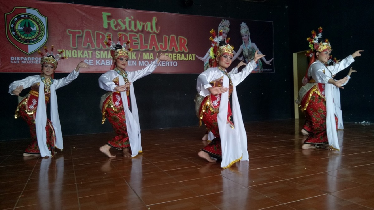 Lomba Tari Mayang Rontek antar Siswa SMA/SMK se Kabupaten Mojokerto