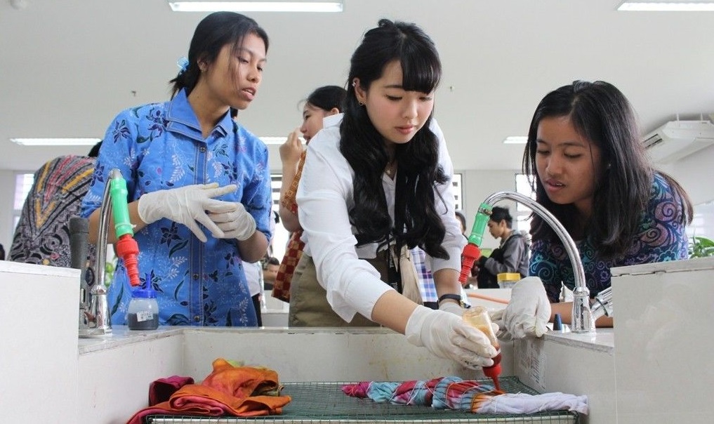 Teknologi Batik © Ukwms.ac.id