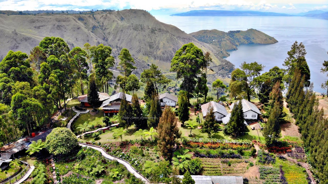 Pemandangan Sapo Juma dari atas | Foto: Youtube Go Adventure Indonesia