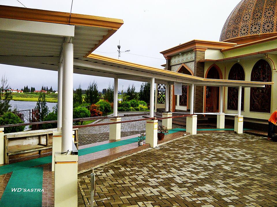 Halaman Masjid Ummi Alahan Panjang | Foto : Wisradisastra htpp://twitter.com/newspadek