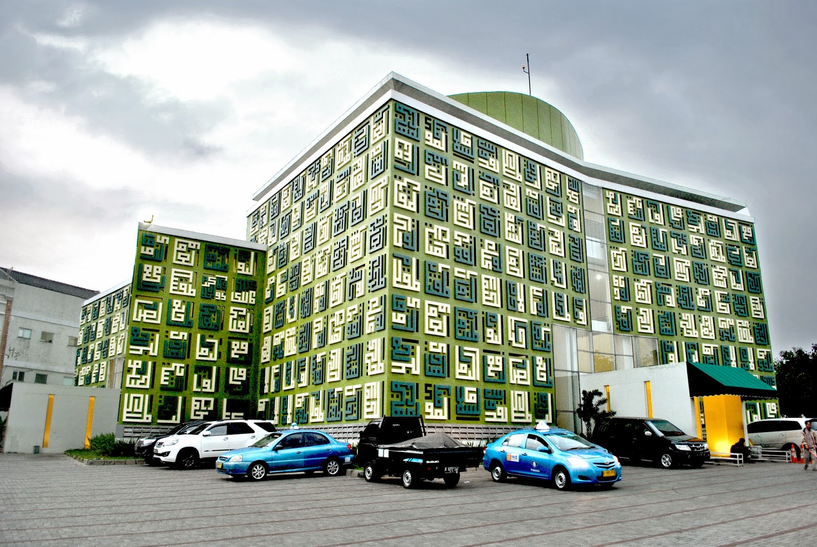Masjid Raya Asmaul Husna Summarecon Serpong