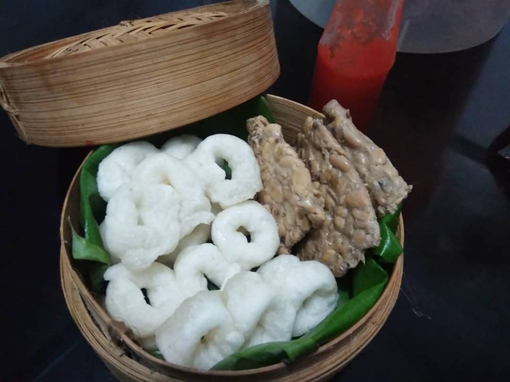 Geblek dengan tempe | Foto: Usaha Rumahan