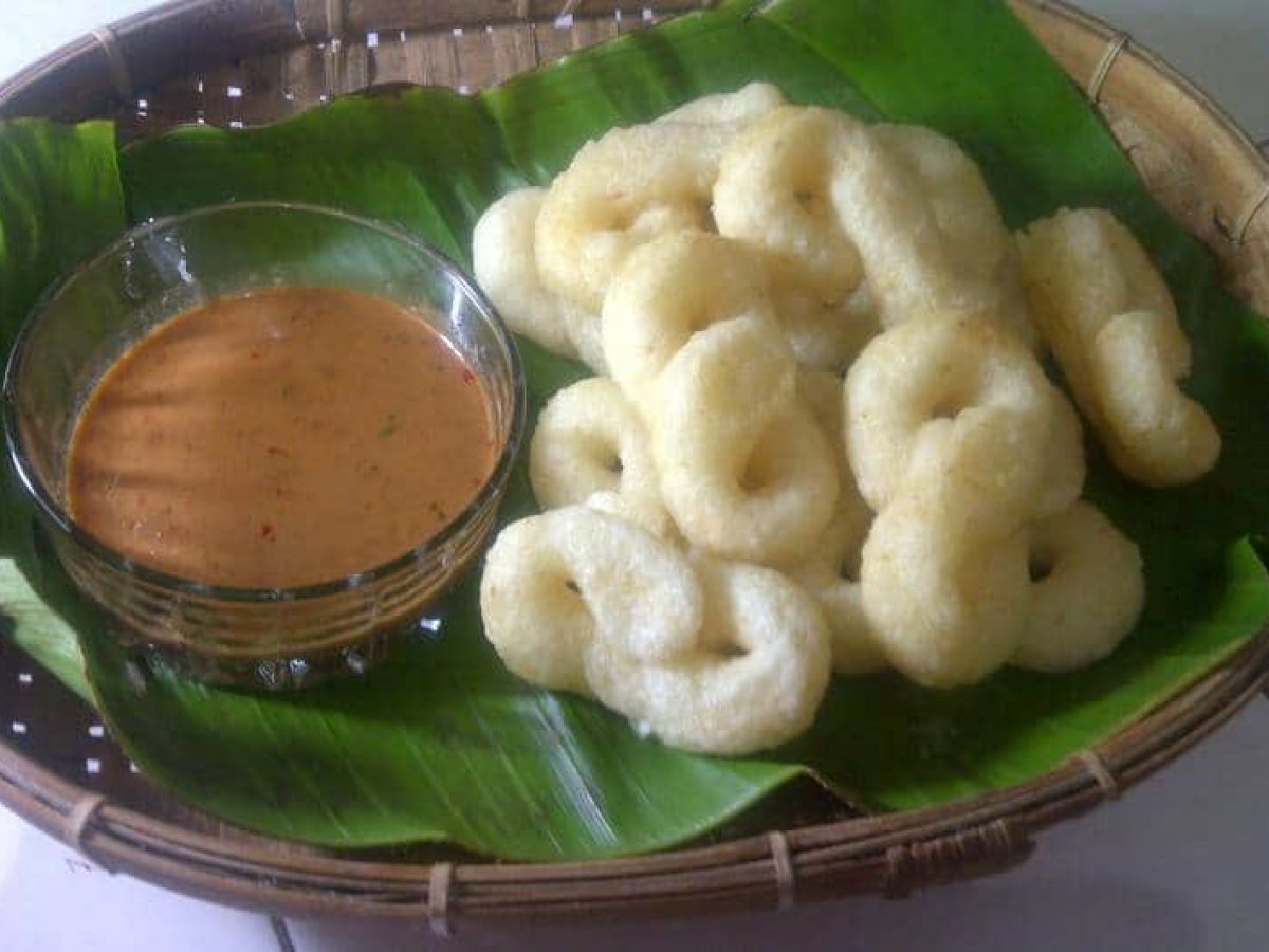 Geblek dengan sambal kacang | Foto: GoTravelly