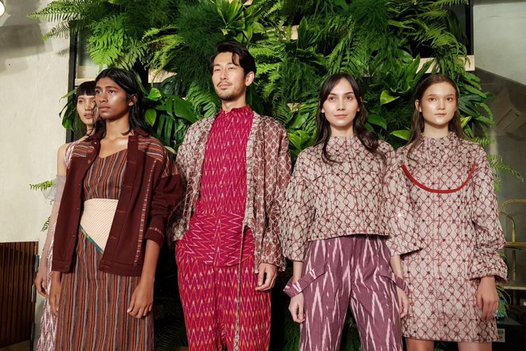 Kreasi tenun IKAT Indonesia by Didiet Maulana © Lifestyekompas