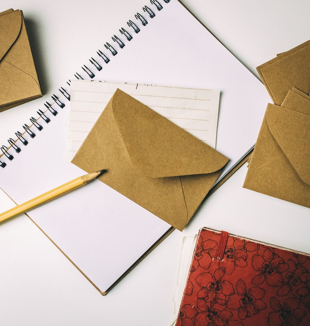 Ilustrasi Kartu Ucapan Lebaran Secara Manual | Foto: Unsplash