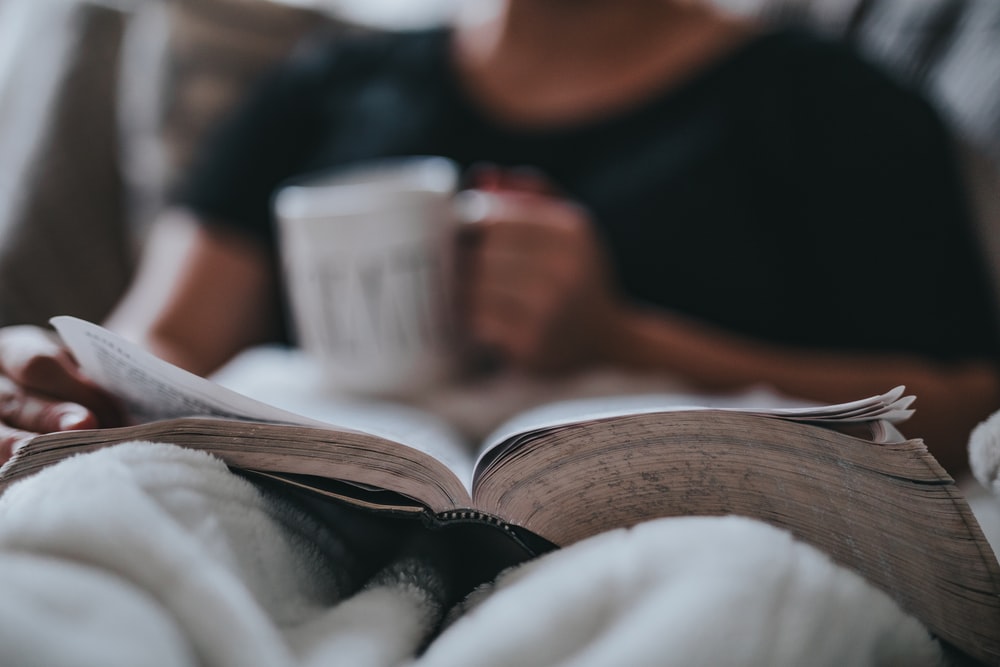 Ilustrasi membaca | Foto: Unsplash