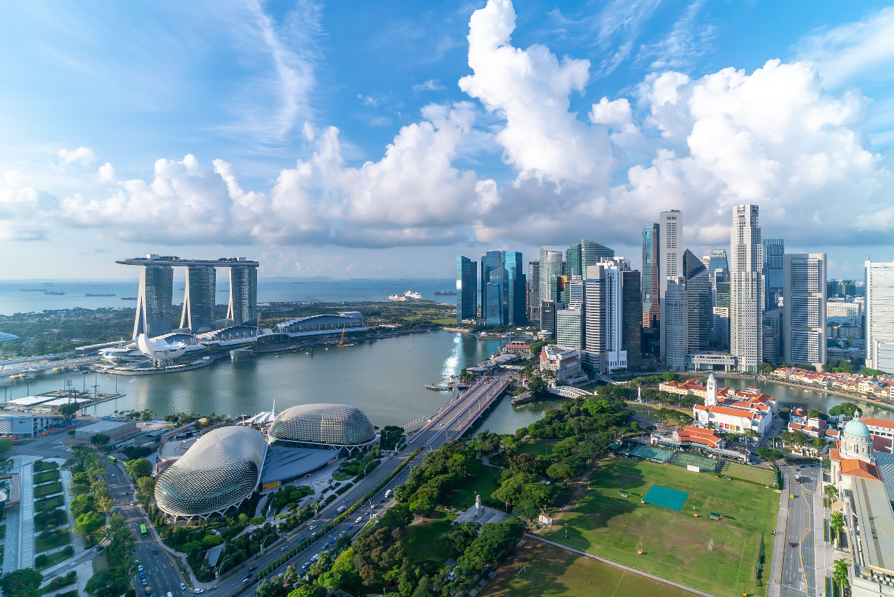 Singapura menjadi negara dengan realiasi investasi terbesar di Indonesia sepanjang Q1 2021. Total investasi Singapura mencapai nilai 2,6 miliar dalr AS. © Creativa Image/Shutterstock