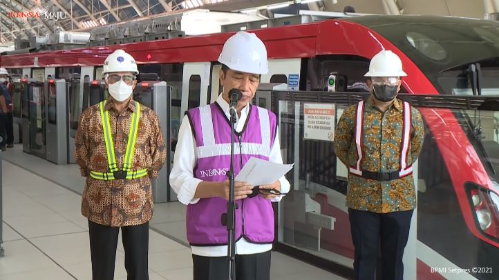 Konferensi pers Presiden Joko Widodo saat kunjungan proyek LRT Jadebek 9 Juni 2021 | Tangkapan layar pers virtual/GNFI