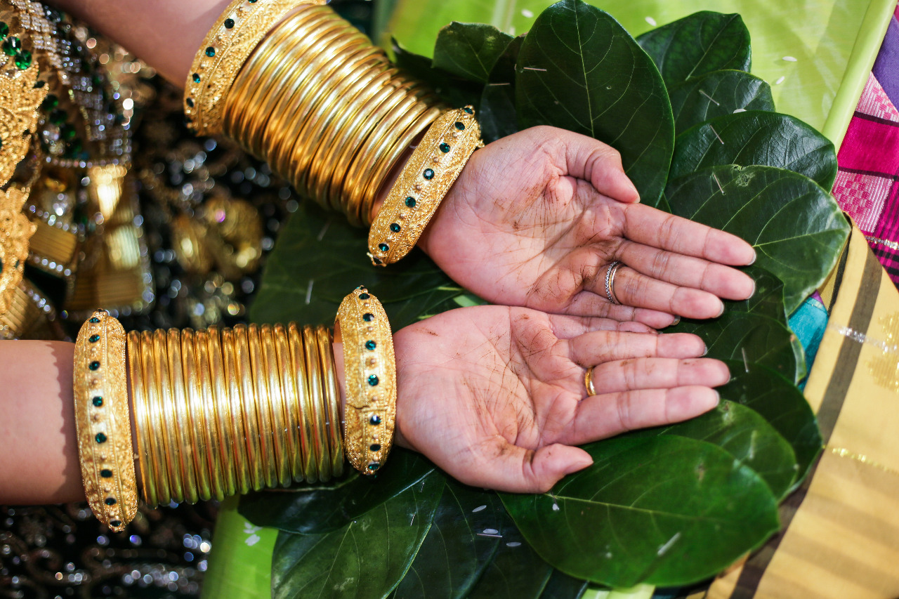 Semakin tinggi gelar calon istri, maka uang yang harus disediakan calon suami semakin besar. © Rahmat Effendi/Shutterstock