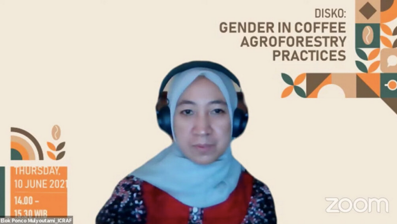 Elok Mulyutami dalam sebuah Webinar Gender dalam Praktik Agroforestri Kopi yang dilaksanakan pada, Kamis (10/6/2021).