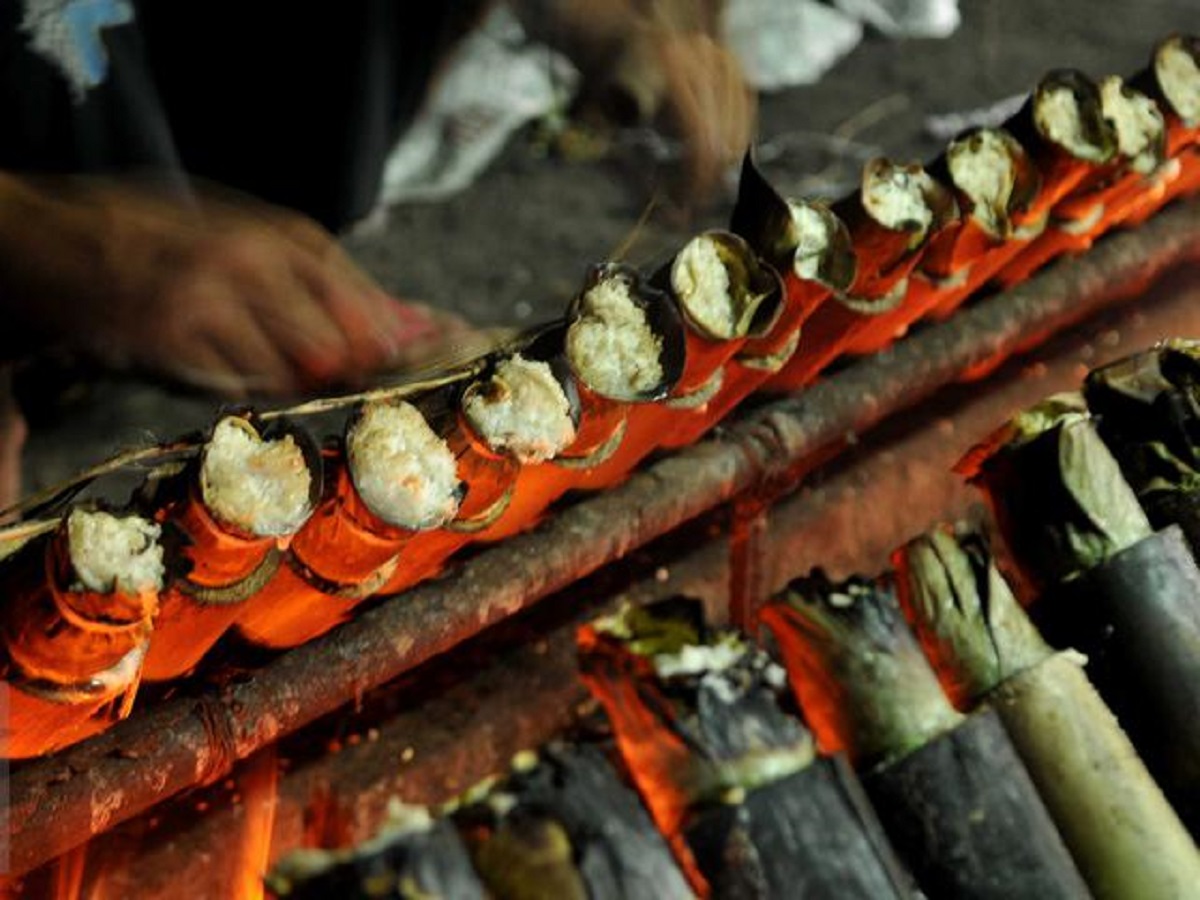 Proses Memasak Lemang | Foto: Liputan6.com