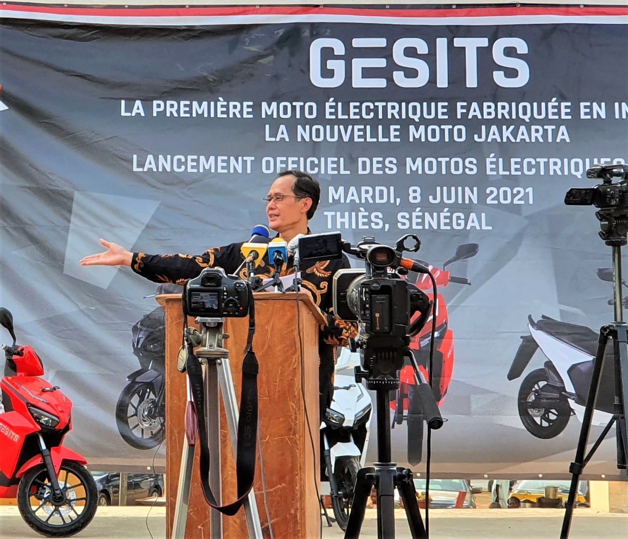 Dubes RI Dakar, Dindin Wahyudin