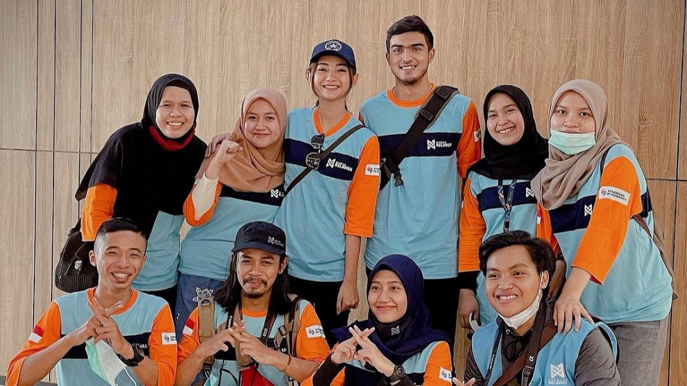 Anggota Sekolah Relawan © Instagram.com/glencachysaraofficial