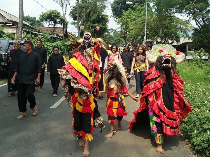 Ritual Adat di Desa Sendi | Foto: mongabai.co.id
