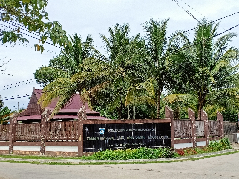 Halaman depan makam Lamohang Daeng Mangkona