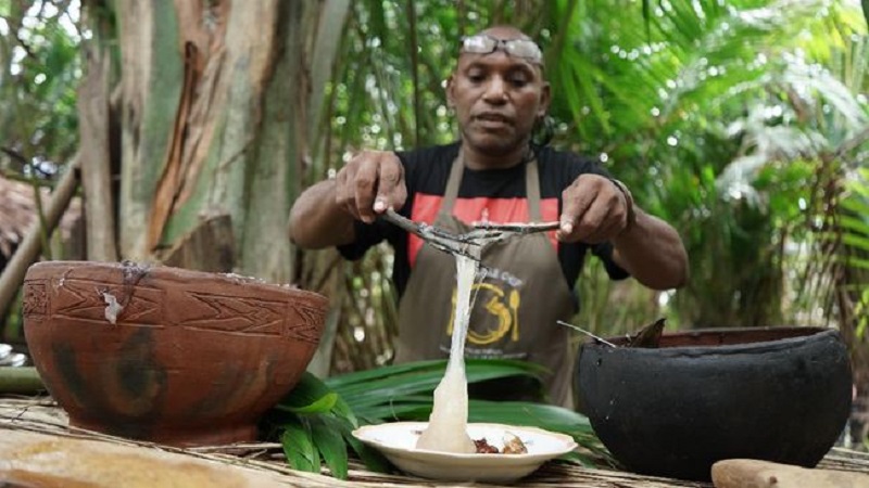 Pembuatan Papeda | Foto: EcoNusa foundation