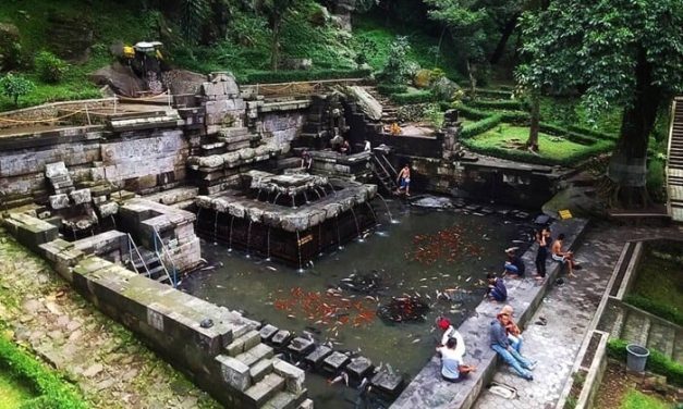 struktur bangunan pertirtaan Jolotundo