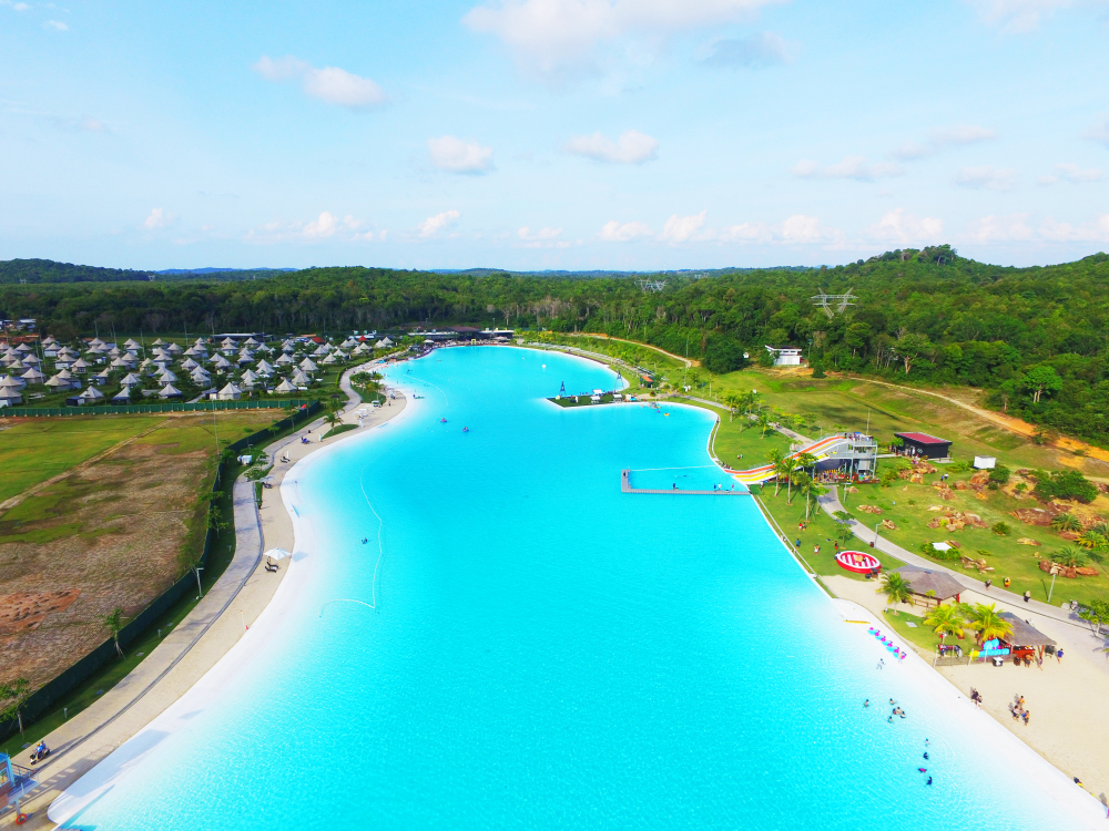 Crystal Lagoon | @Heru Sukma Cahyanto/Shutterstock