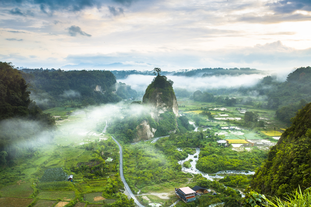 Ngarai Sinaok, salah satu tepat paling menakjubkan di Pulau Sumatra © M Imbiri/Shutterstock