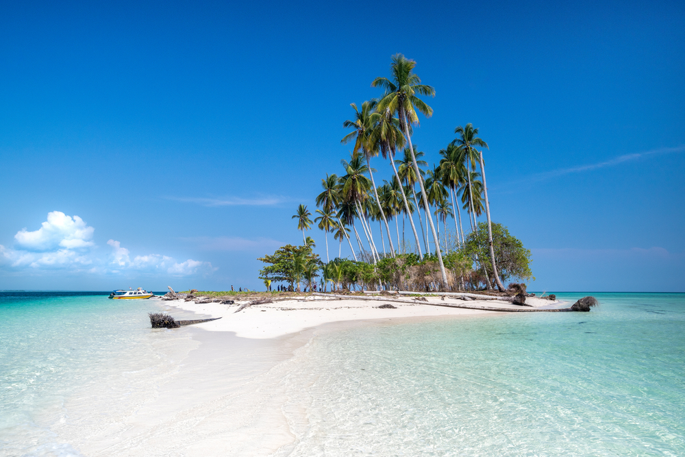 Pulau Manimbora | @Priantopuji Shutterstock