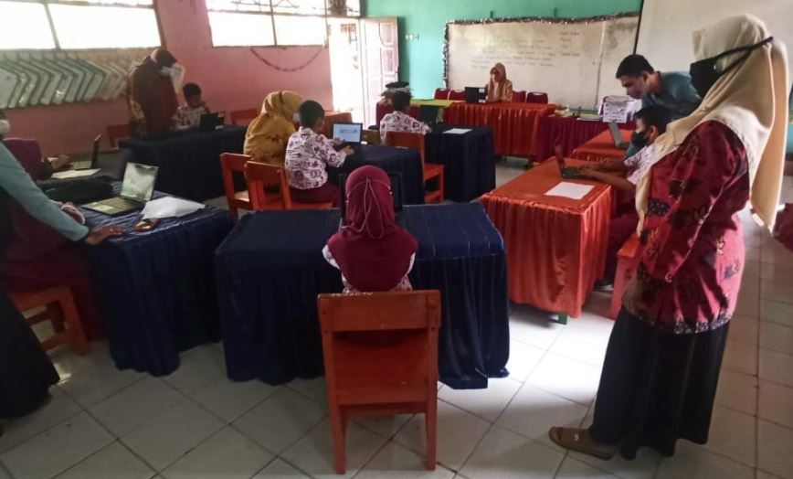 Pembelajaran berbasis teknologi di SD Negeri 161 Karya, Sulawesi Selatan (Dok. Google Indonesia)