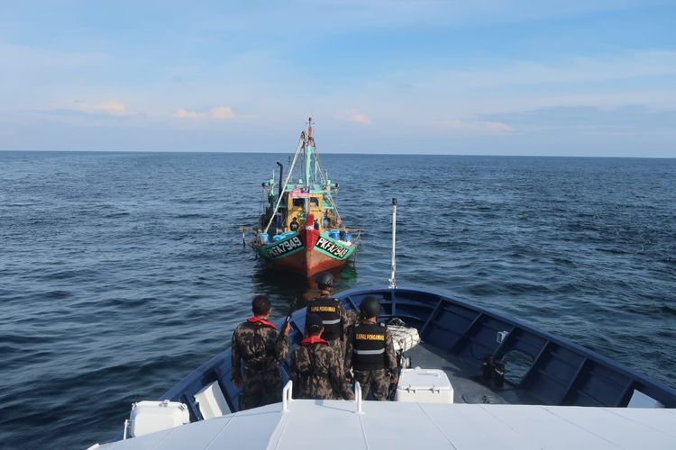 Potret Tim patroli KP Hiu 12, PSDKP Lampulo menangkap KIA | Foto: Dok. PSDK Lampulo (Kompas.com/Raja Umar)