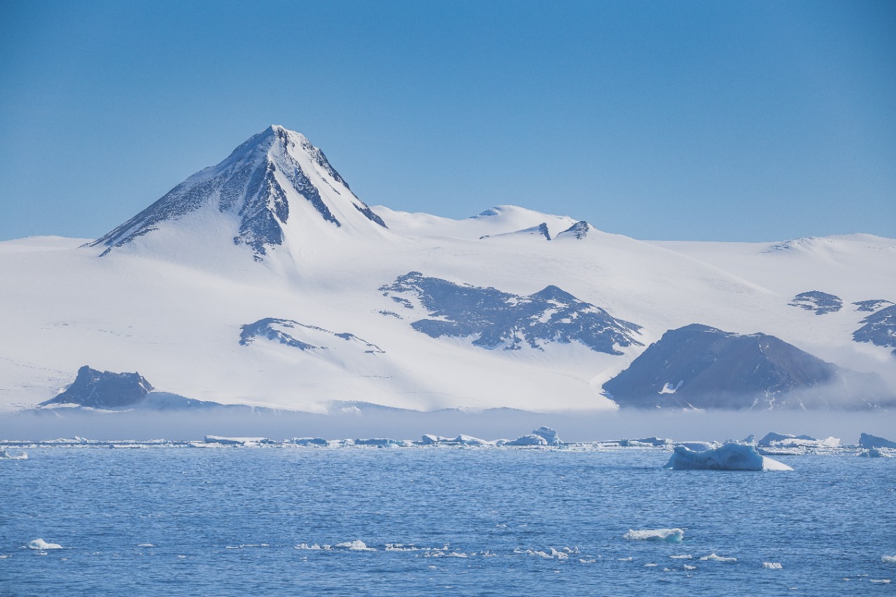 Puncak Vinson, Antartika | Lua Carlos Martin/Shutterstock