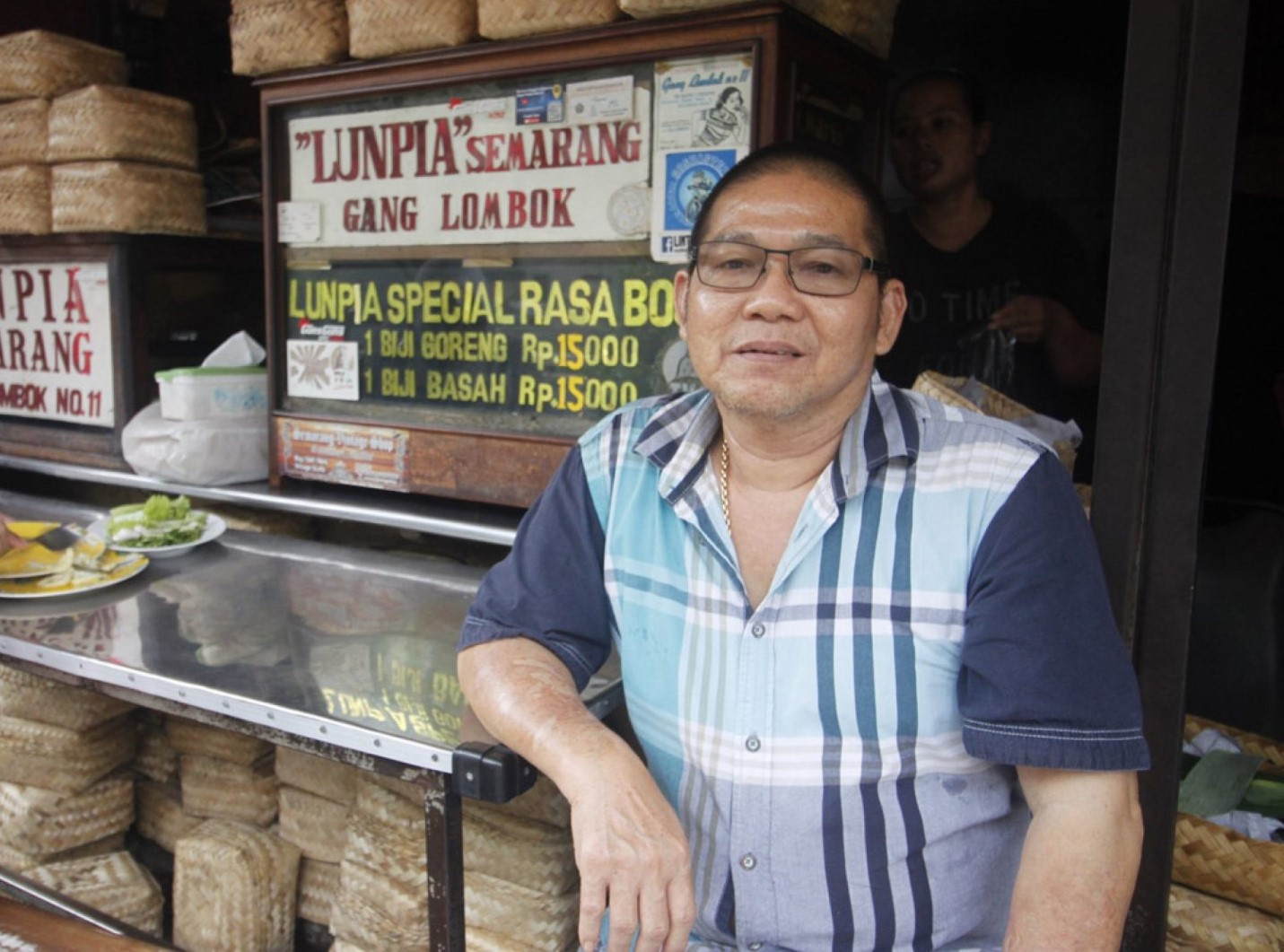 Potret Purnomo Usodo pemilik Lumpia Gang Lombok| Foto: Jawapos