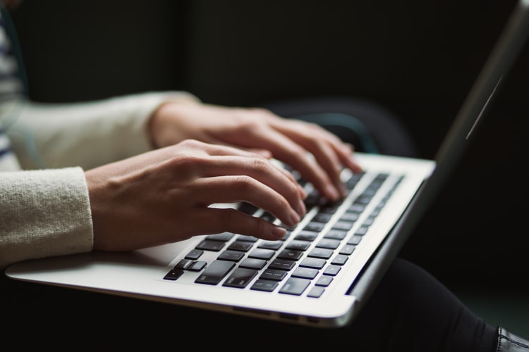 Ilustrasi bekerja | Foto: unsplash/Kaitlyn Baker