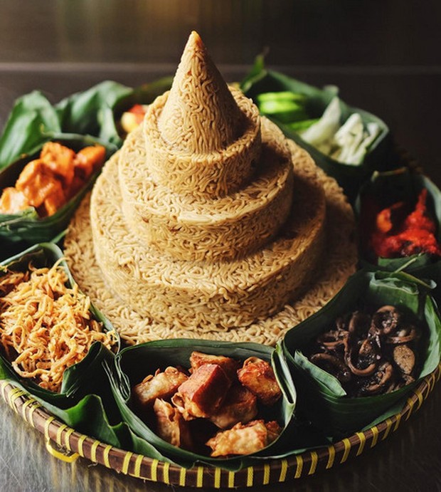 Tumpeng mie instan | Foto: detikFood