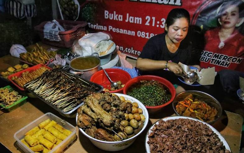 Gudeg mercon Bu Tinah| Foto: ayotraveling