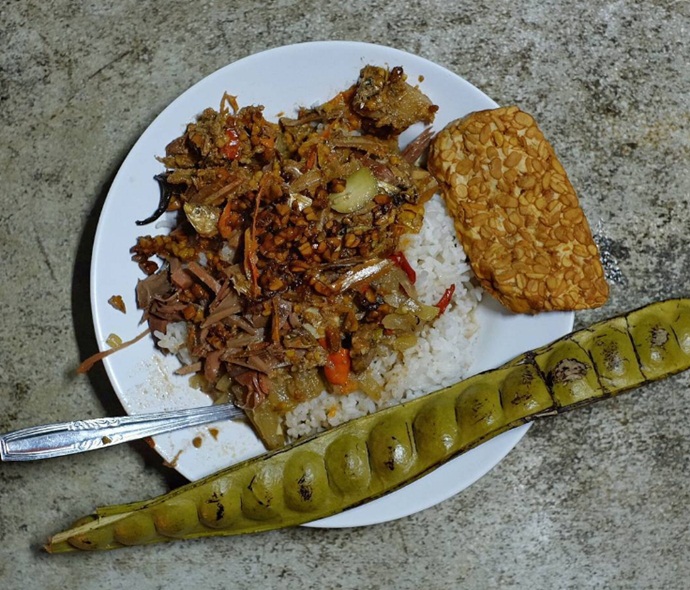 Nasi teri Pak Dul | Foto: travelingyuk