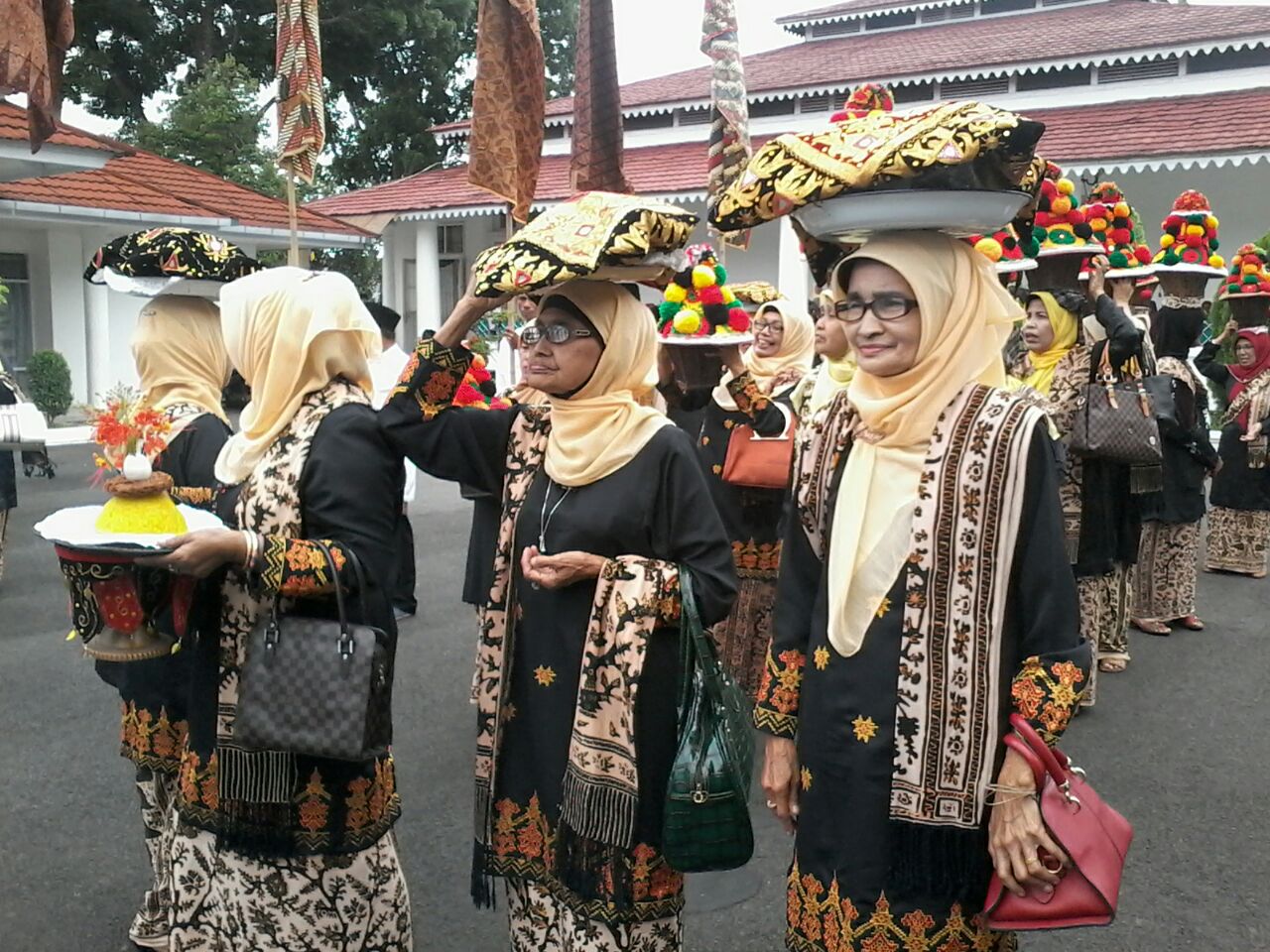 Upacara adat Turun Mandi di Tanah Datar, Sumatra Barat | pasbana.com