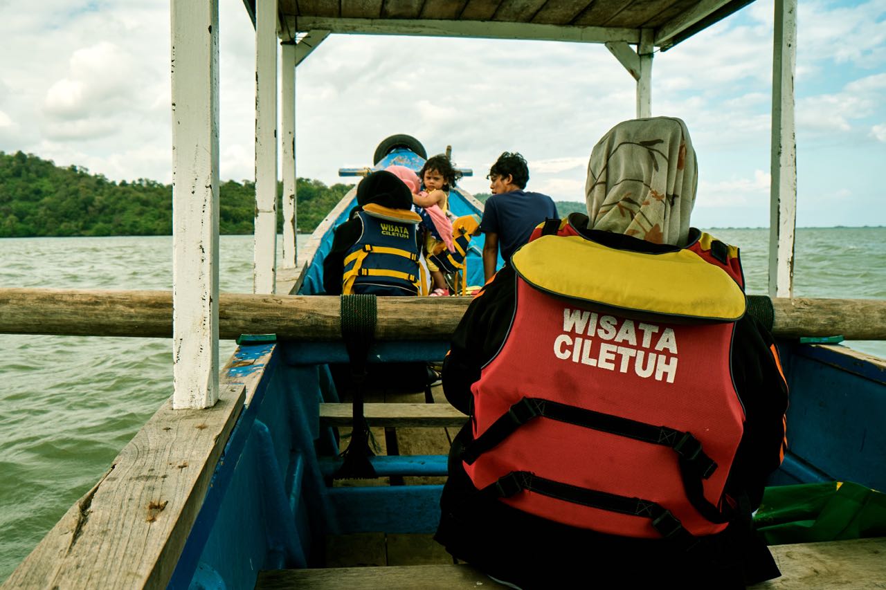 Wisatawan di Geopark Ciletuh