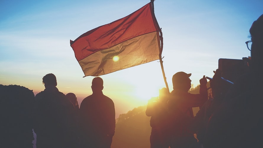 Ilustrasi siluet generasi muda Indonesia | Foto: Unsplash/Hasyir Ansori