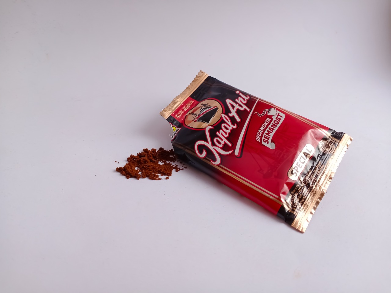 Kopi Kapal Api | Akmal Haikal/Shutterstock