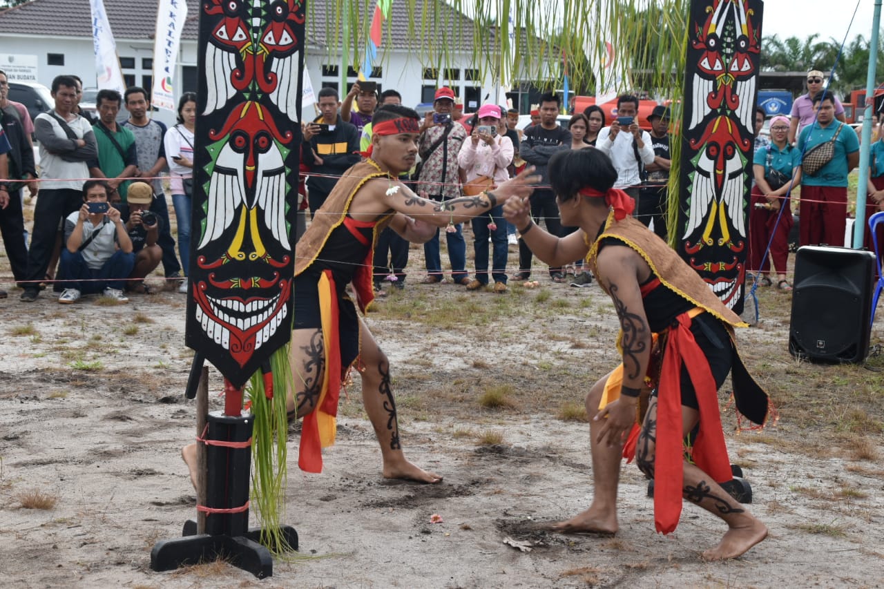 Pertunjukan Lawang Sakepeng | Foto:InfoPublik.id