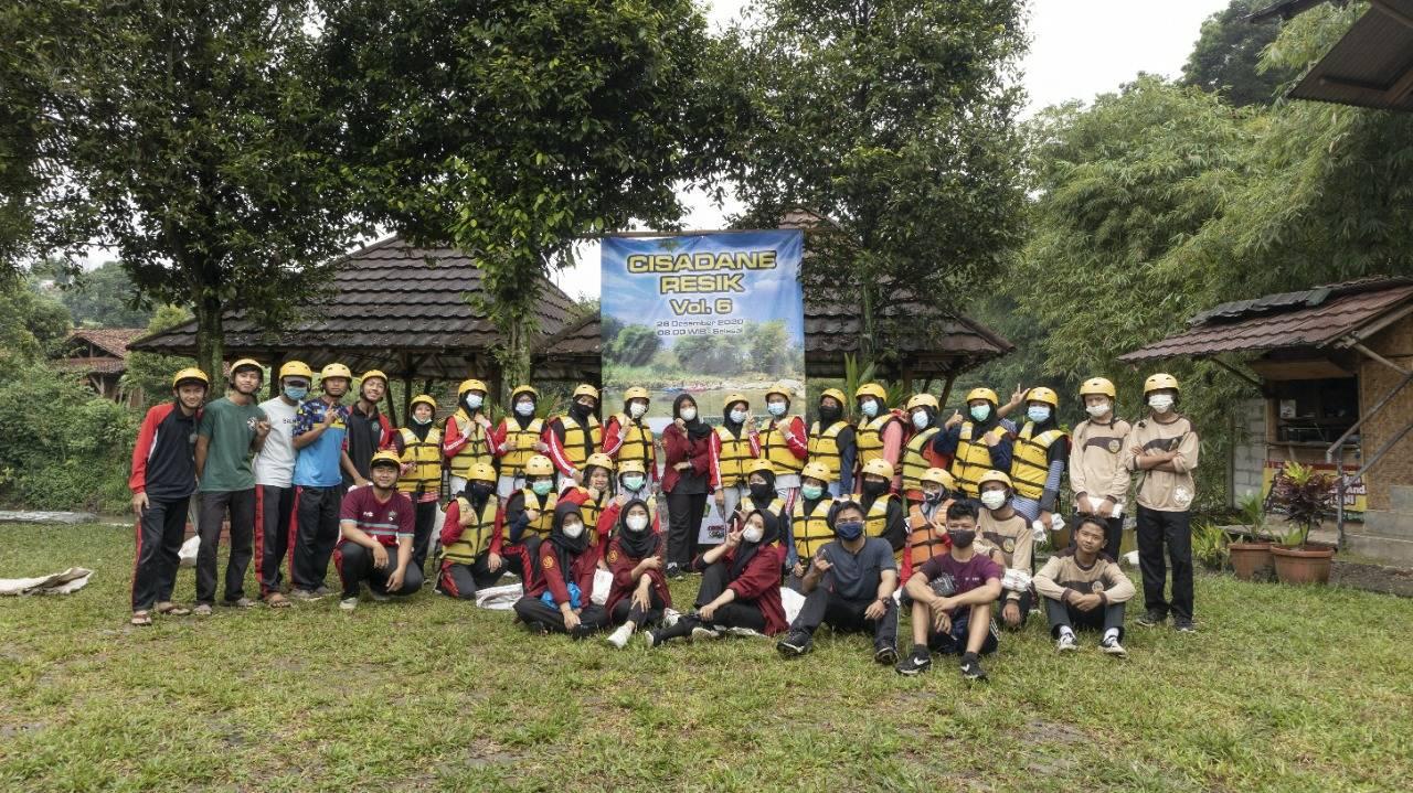 aktivitas bersih sungai cisadane
