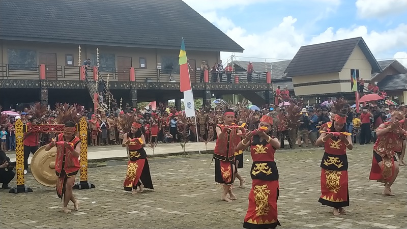 Ritual Naik Dango | Foto: Okezone