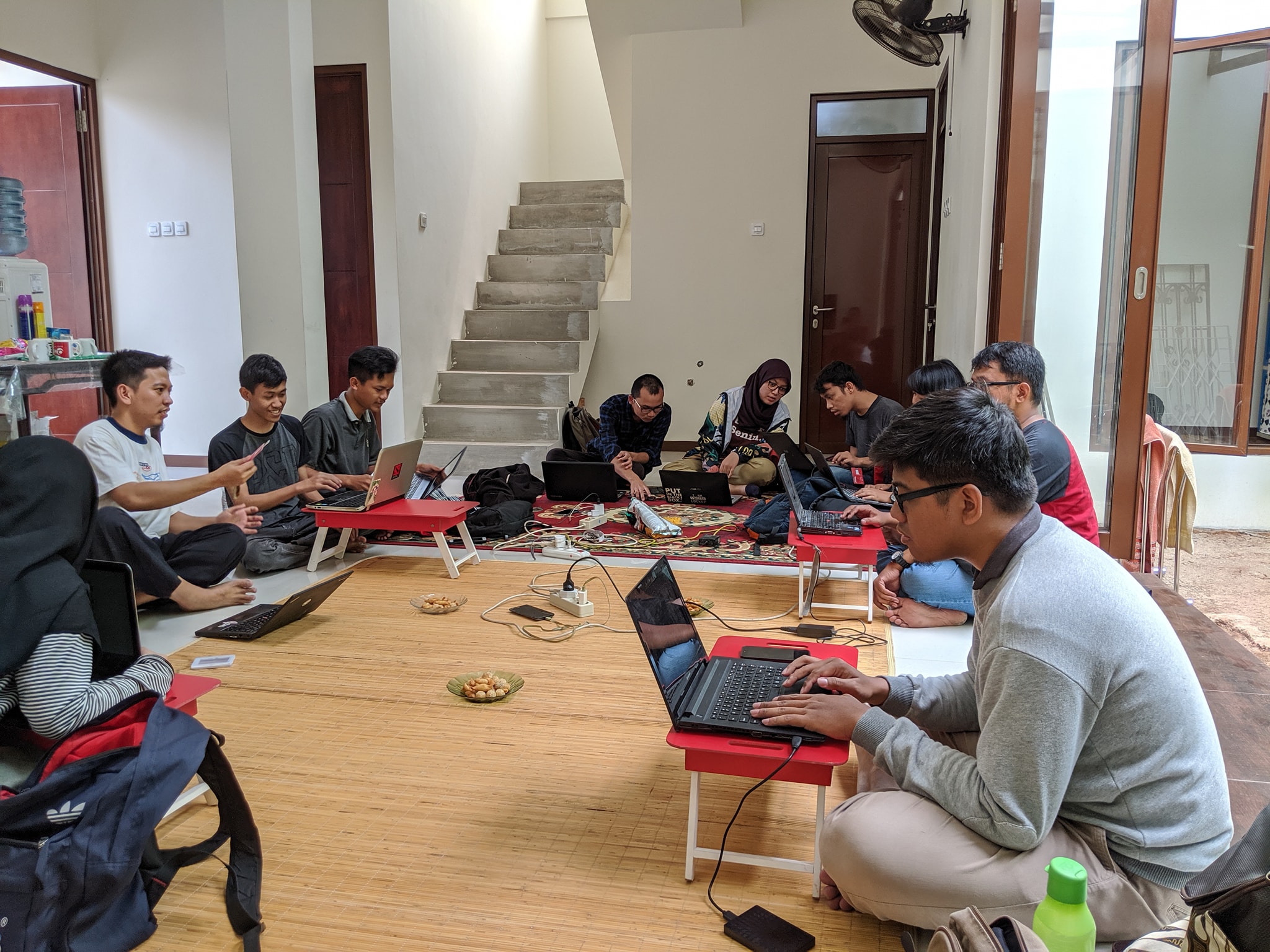 Arief dan Komunitas Open Source | Yayasan Komunitas Open Source/Shutterstock