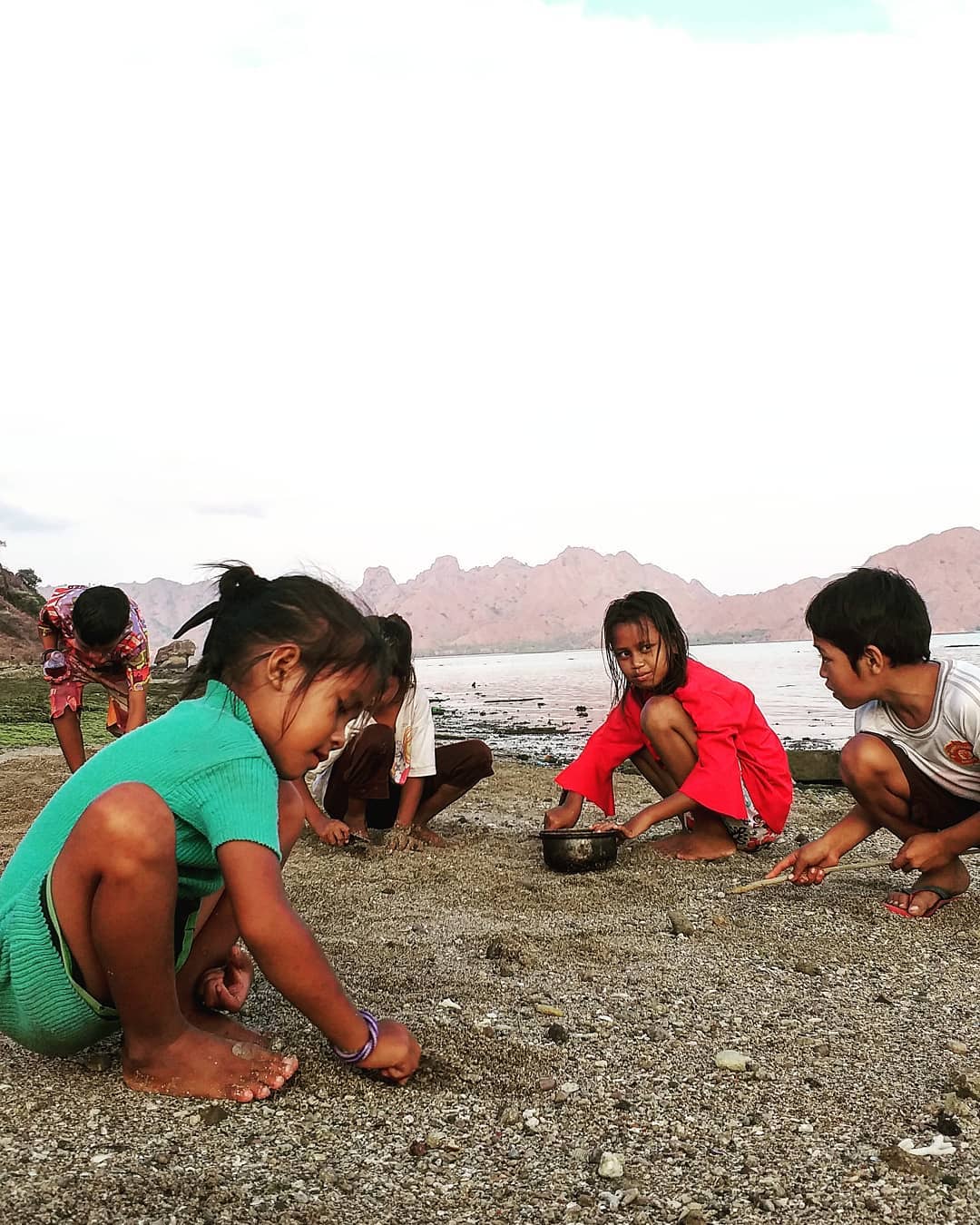 Anak suku ata modo (IG Pulau Komodo)