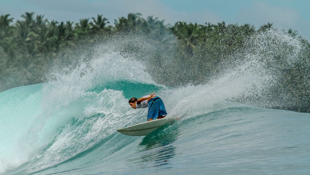 Berselancar di Mentawai | Foto: tirto.id