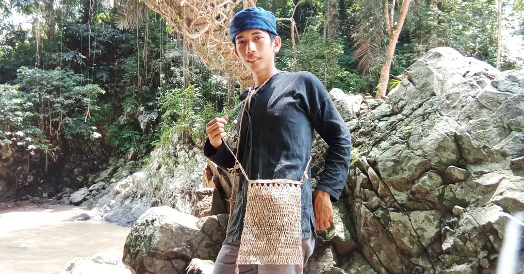 Tas koja berasal dari kulit kayu pohon teureup yang sudah cukup umur | Foto: instagram.com/natta_perssik