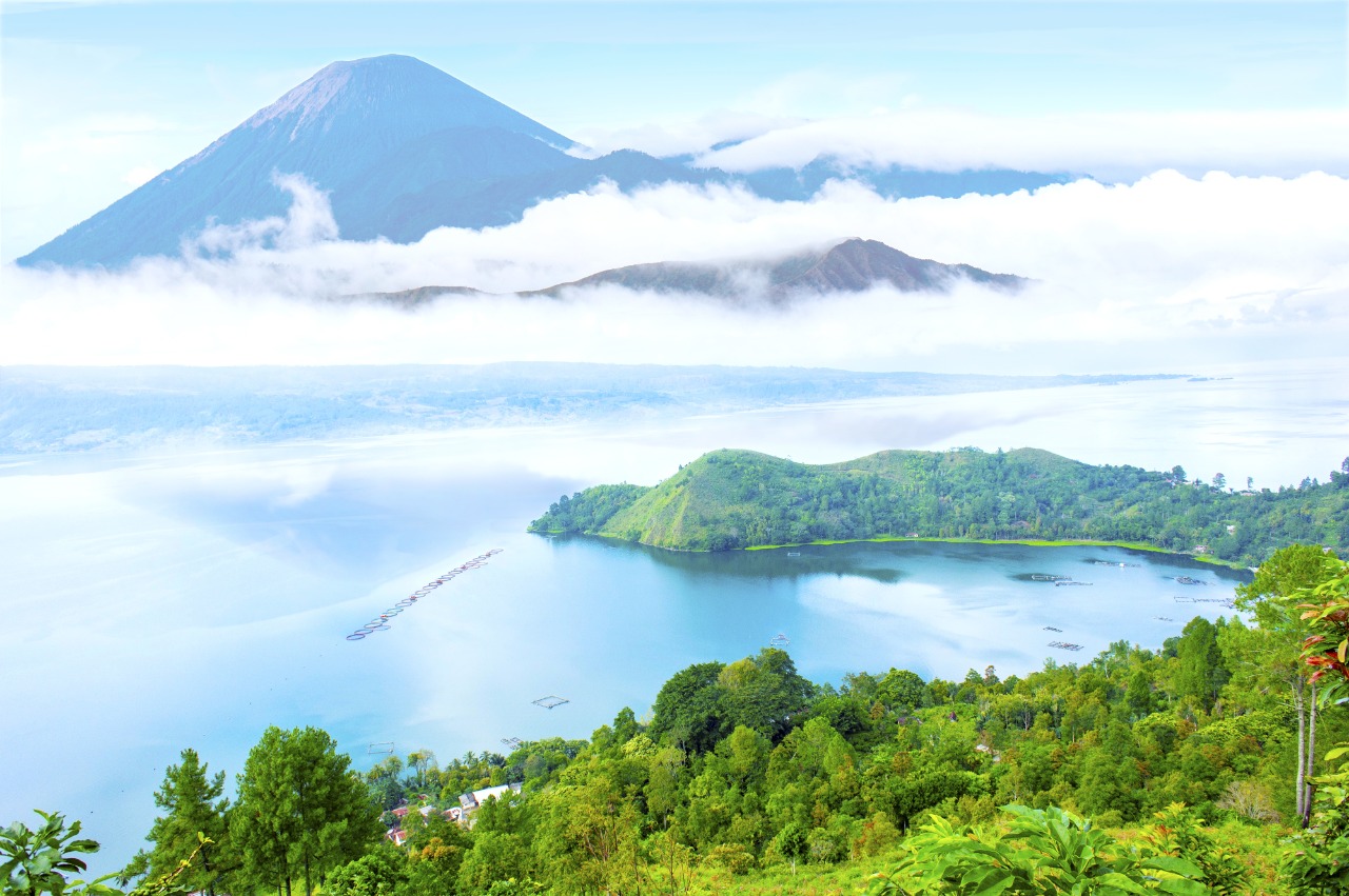 Pemandangan Danau Toba | Shutterstock/sydeen