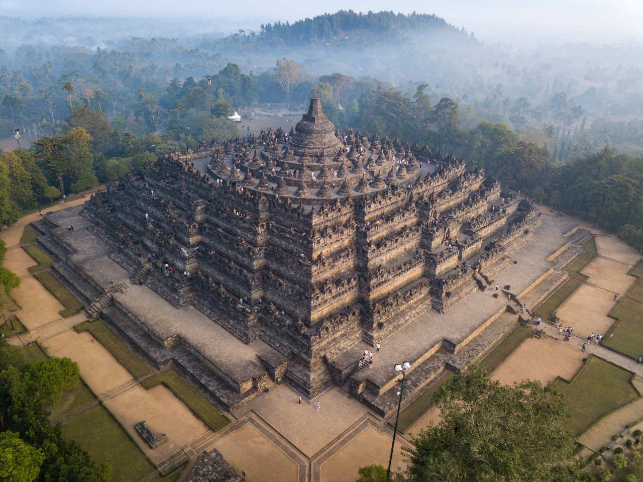 Pemandangan Candi Borobudur | Shutterstock/Adel Newman