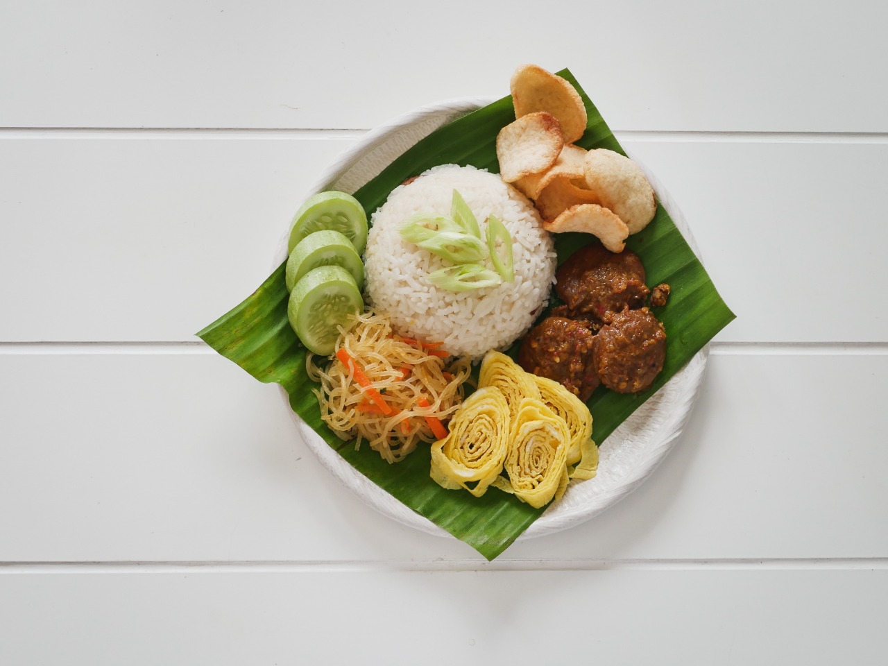 Mengonsumsi jengkol perlu diimbangi dengan makanan lainnya sehingga asupan gizi dalam tubuh tercukupi. | Foto : Shutterstock/bakecycle