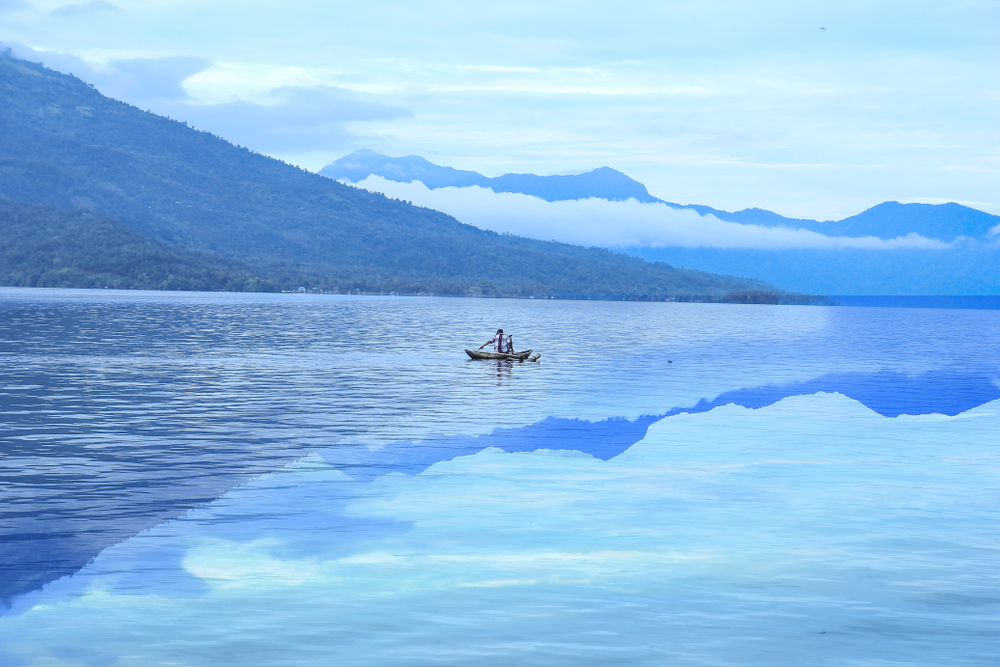 Danau Ranau | @xovyan Shutterstock