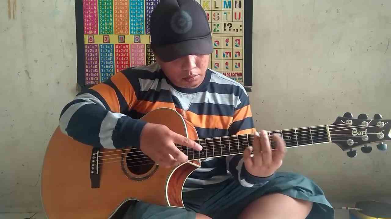 Alip Ba Ta bermain gitar ala fingerstyle