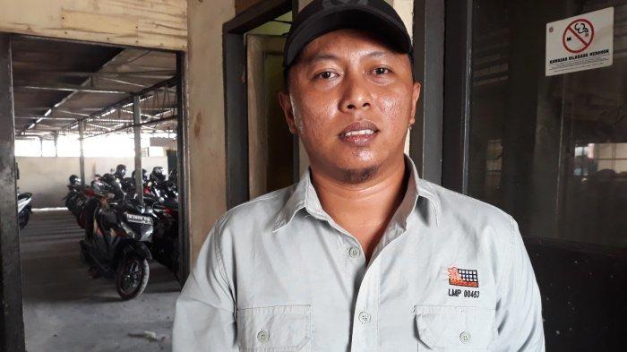 Alif berprofesi sebagai operator forklift