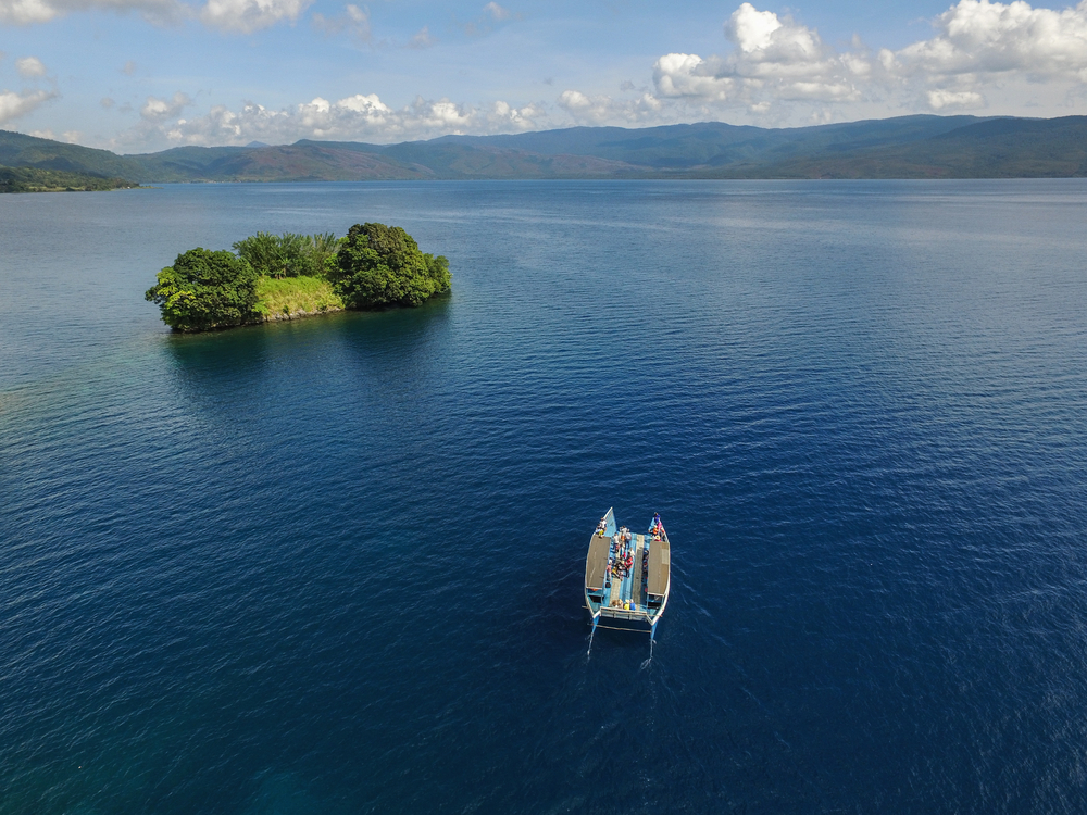 Danau Matano | @Putu Artana Shutterstock
